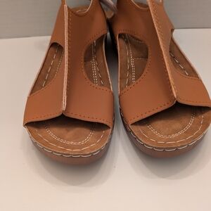 NWOT Tan Sandals Size 8